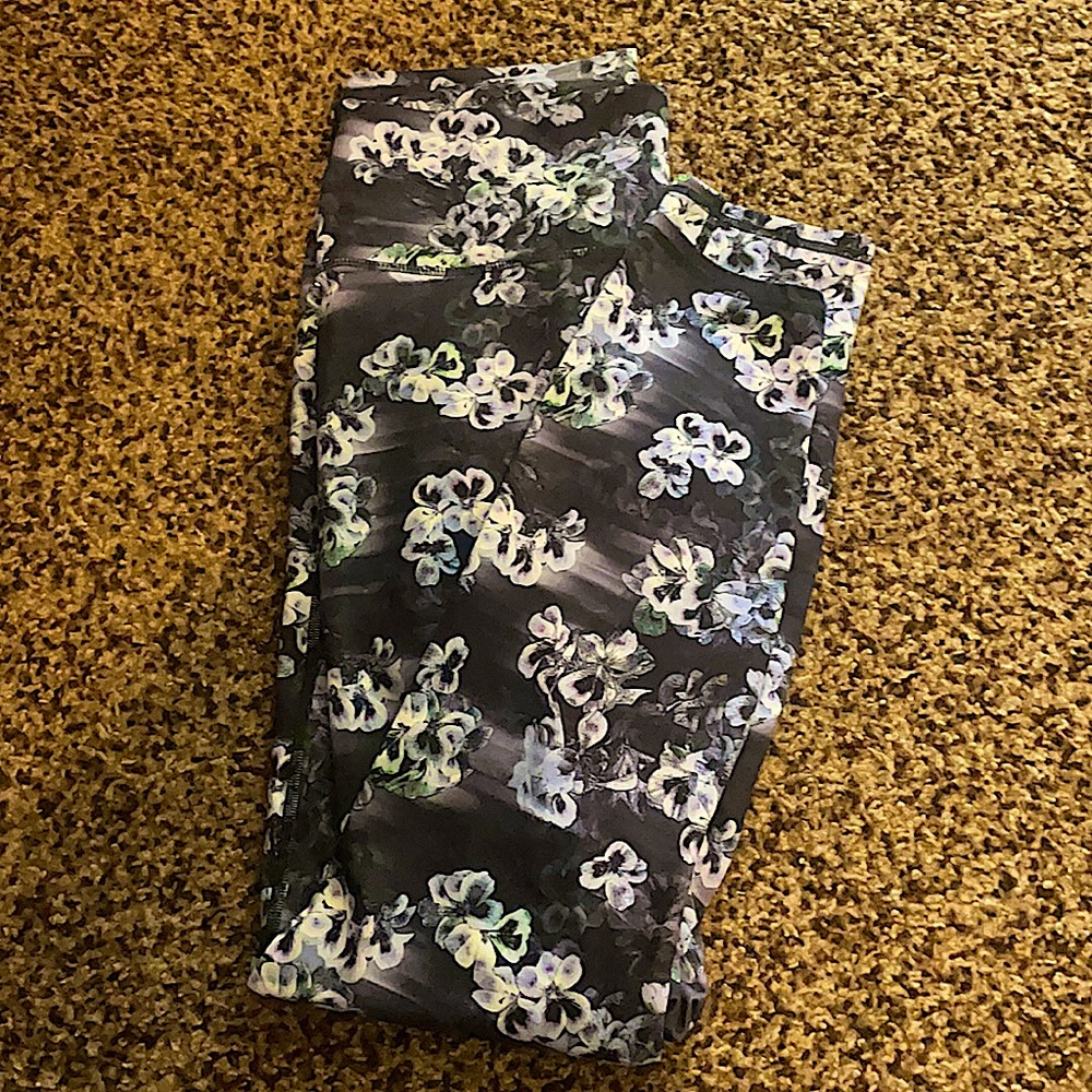 The brand from fabletics and the size it a M